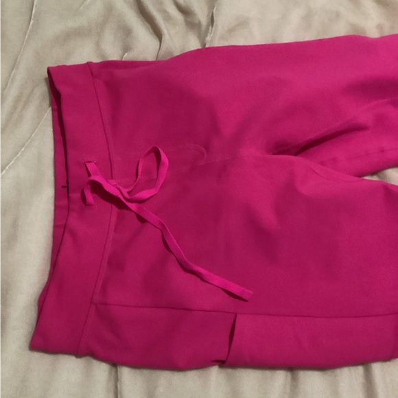 2 Piece ALO Yoga Vibrant Pink Sports Bra and Leggings Set - Picture 3 of 6